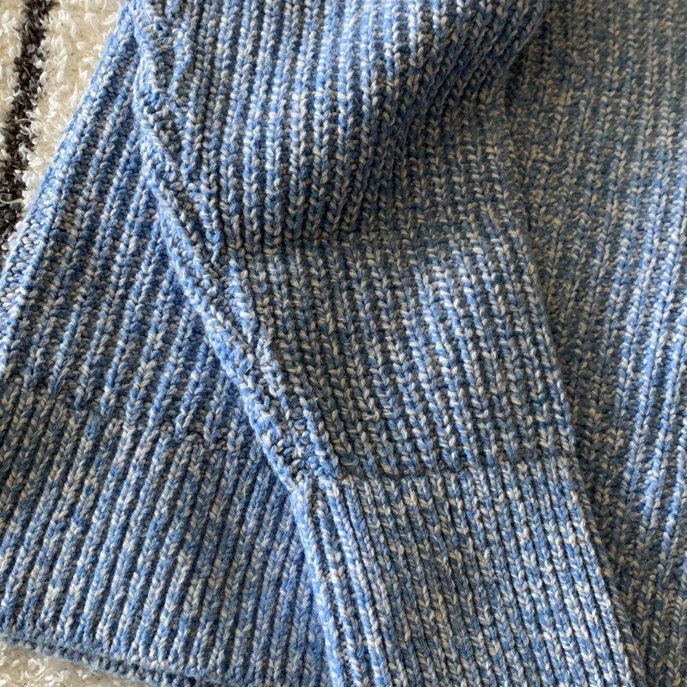 Beautiful thick knit sweater from Banana Republic - Picture 4 of 5